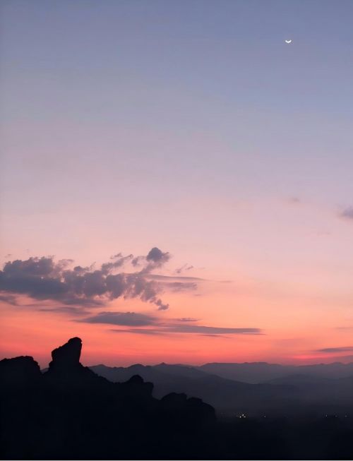 探访丹霞山:矗立亿年的“天地奇石”与它的绿色生命