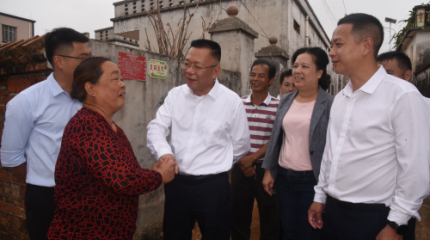 雷州市委领导率队督导“百千万工程”典型镇村迎检工作