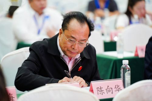 五秩沉淀悟处世之道 德舍相济筑人生华章 — 广东编辑中心主任陈向华致同仁的人生感悟